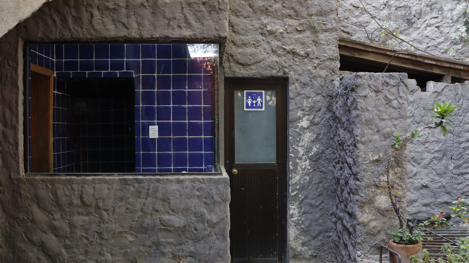 COMMERCIAL HOUSE FOR RENT IN BRENAMIEL OAXACA